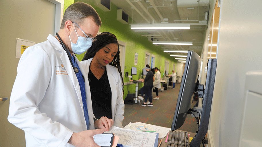 Family Nurse Practitioner Students in Sim Lab