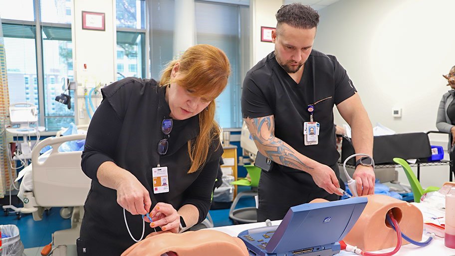 Emergency/Trauma Care NP students at the sim lab