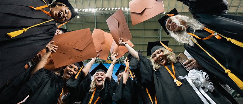 BSN graduates celebrate at 2022 commencement.