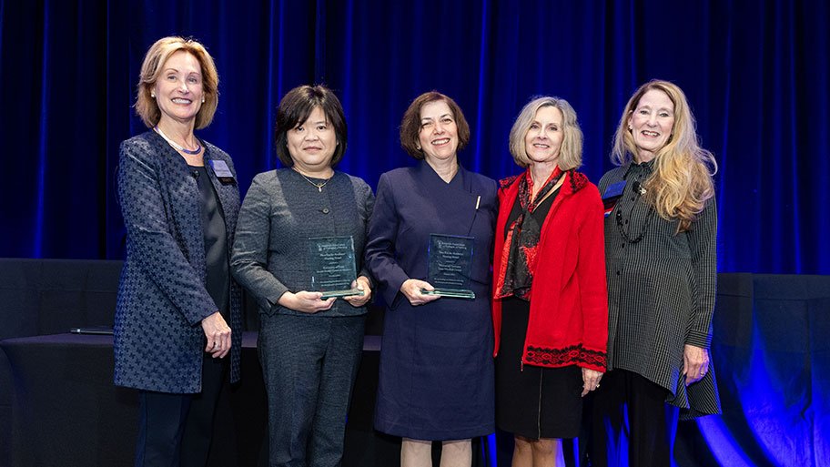 AACN president and CEO Deborah Trautman, Erica Yu, Rosemary Pine, Cathy Rozmus, and Cynthia McCurren, chair of the AACN Board of Directors.