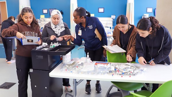 High school students in the Sim lab