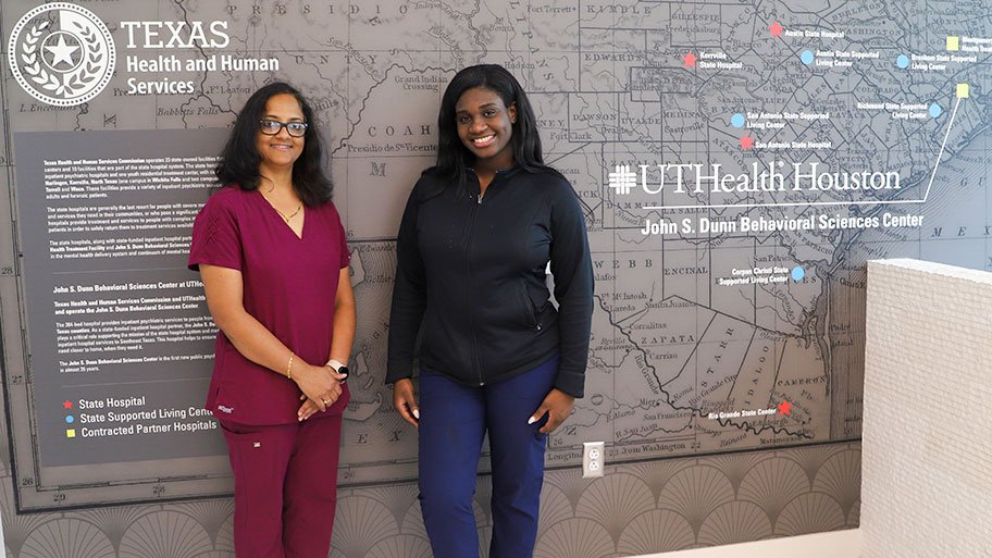 Idalia Viard with her preceptor, Cizik School of Nursing alumna Annie Benjamin at the John S. Dunn Behavioral Sciences Center at UTHealth Houston.