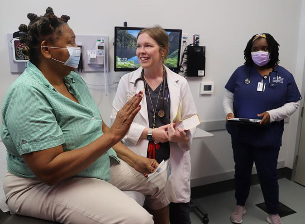 Family Nurse Practitioner students take part in a simulation with standardized patients. Family Nurse Practitioner students take part in a simulation with standardized patients.