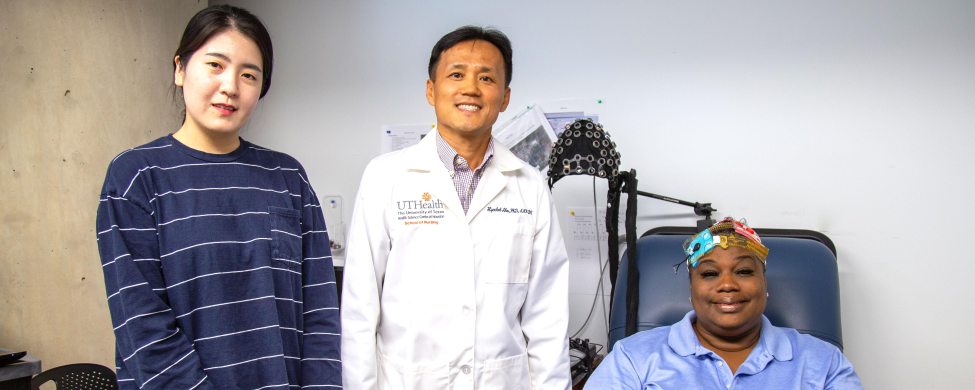 Photo of knee pain sufferer Deborah Brown with UTHealth’s Hyochol “Brian” Ahn, PhD, ANP-BC, and Lindsey Park. (Photo by Maricruz Kwon/UTHealth) Photo of knee pain sufferer Deborah Brown with UTHealth’s Hyochol “Brian” Ahn, PhD, ANP-BC, and Lindsey Park. (Photo by Maricruz Kwon/UTHealth)